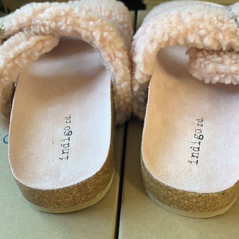 🆕INDIGO faux fur footbed sandal pink 7 - Picture 5 of 8